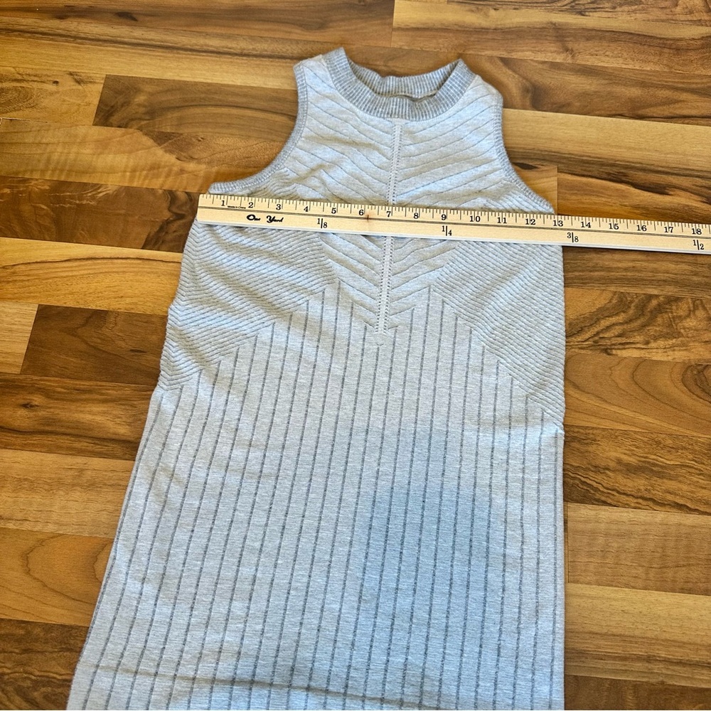 Athleta Sojourn Tank Light Gray Size M Women’s Ribbed Sleeveless Workout Top - Picture 5 of 8